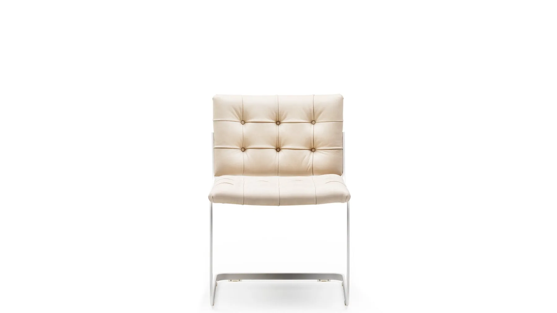 Ein cremefarbener Lederstuhl von Desede Switzerland mit elegantem Metallgestell.